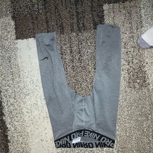 Nike 3/4 Length Sliders